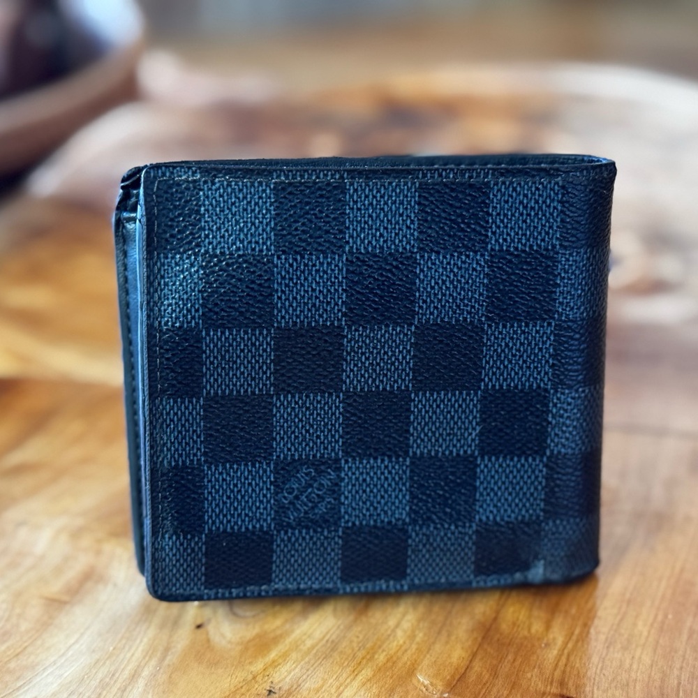 Louis Vuitton
Damier Graphite Pattern Coated Canvas Bifold Wallet - Picture 3 of 13